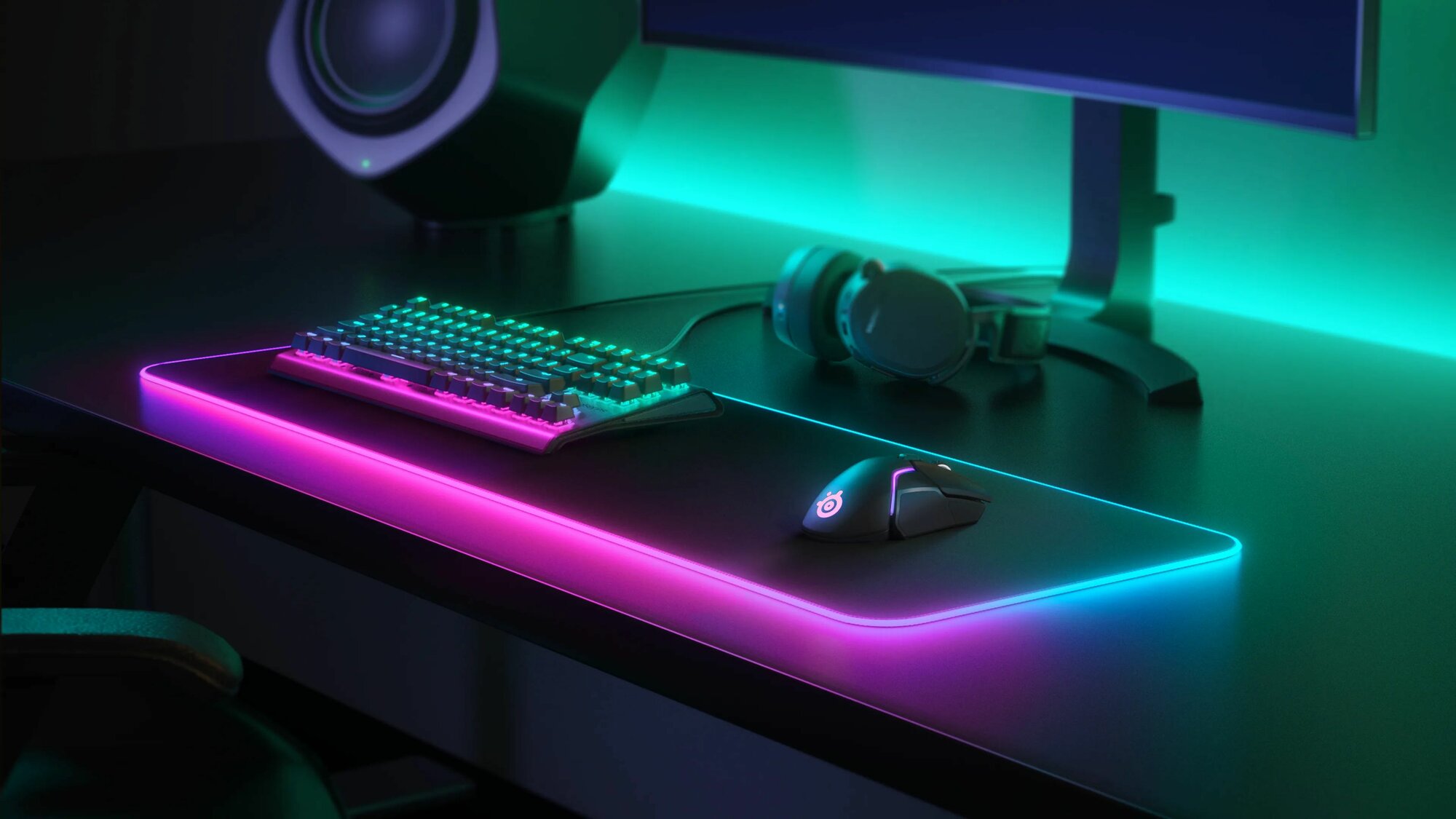 Большой коврик для мыши игровой 800x300 с RGB Led-подсветкой с сшитыми краями и не скользкой резиновой основой для клавиатуры компьютерный С подсветкой