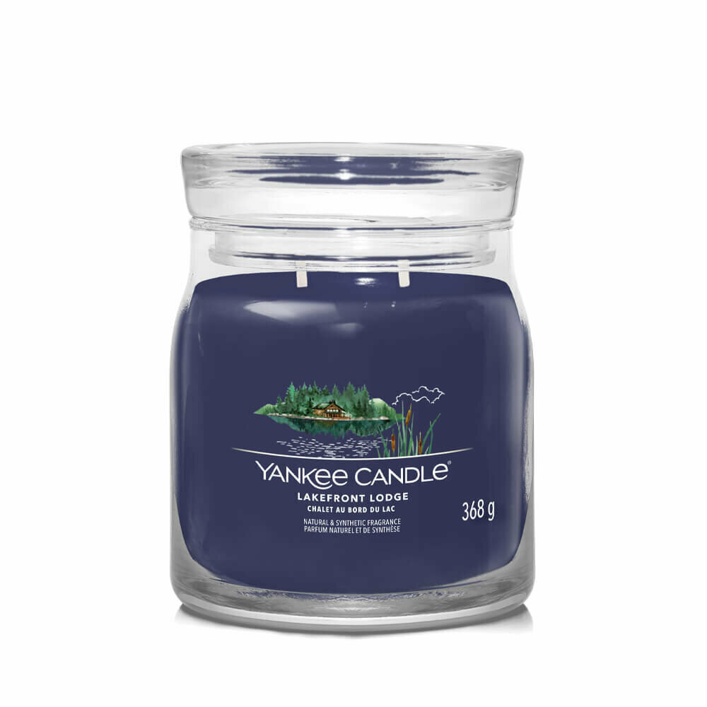 Свеча средняя в стеклянной банке Дом у озера Lakefront Lodge 368 гр / 35-50 часов