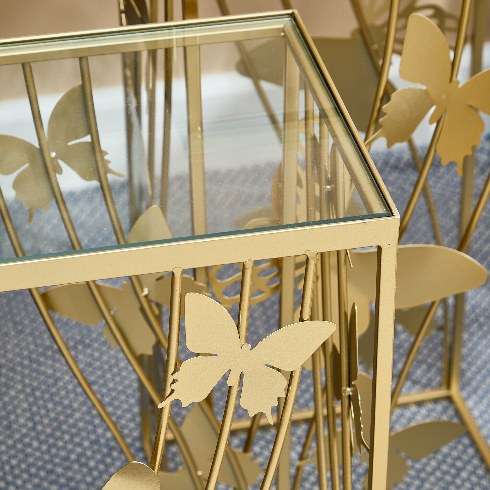 Обзор: 57-251/2 Столик со стеклянной столешницей и бабочками 27х27х64см, Glasar