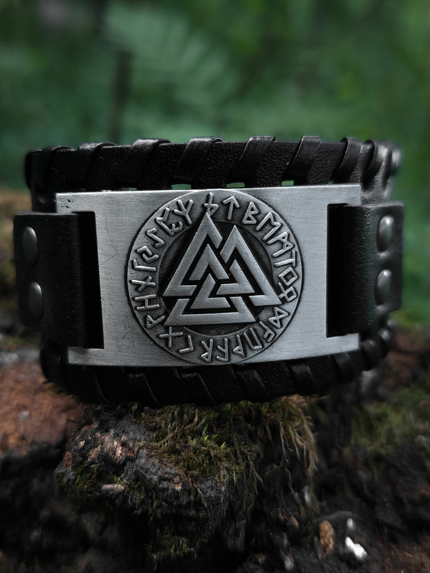 Плетеный браслет