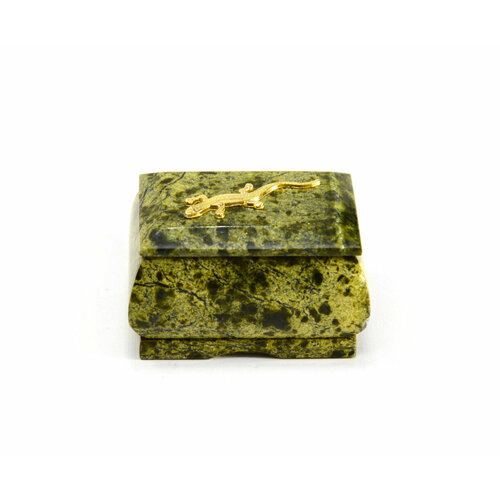 Шкатулка из змеевика со съемной крышкой с ящерицей на крышке 85x6x55 см 1020₽