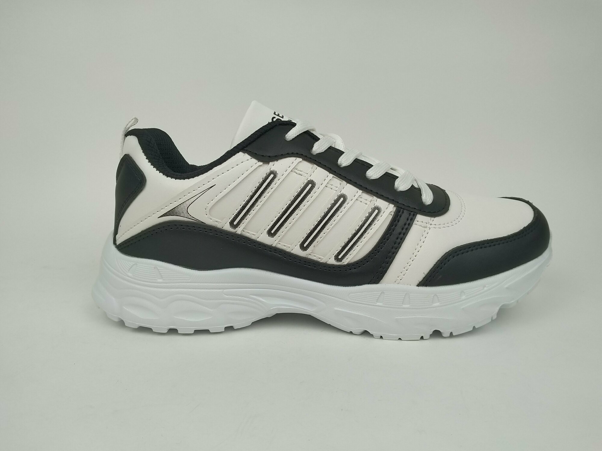 Кроссовки Базовая