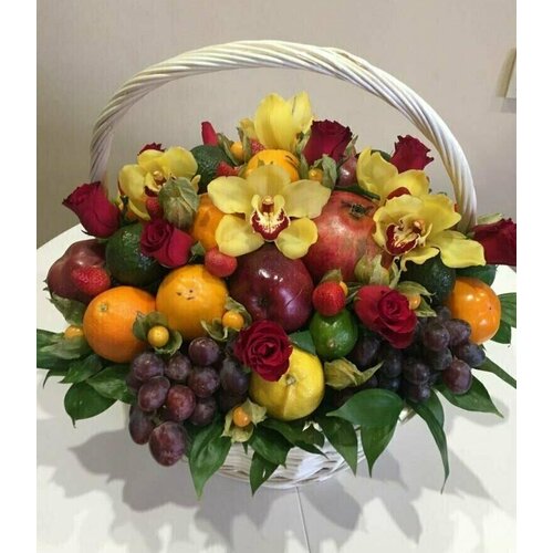 Корзина с фруктами и цветами в подарок, 40 см