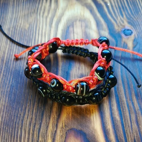 фото Плетеный браслет, агат, черный, красный нет бренда