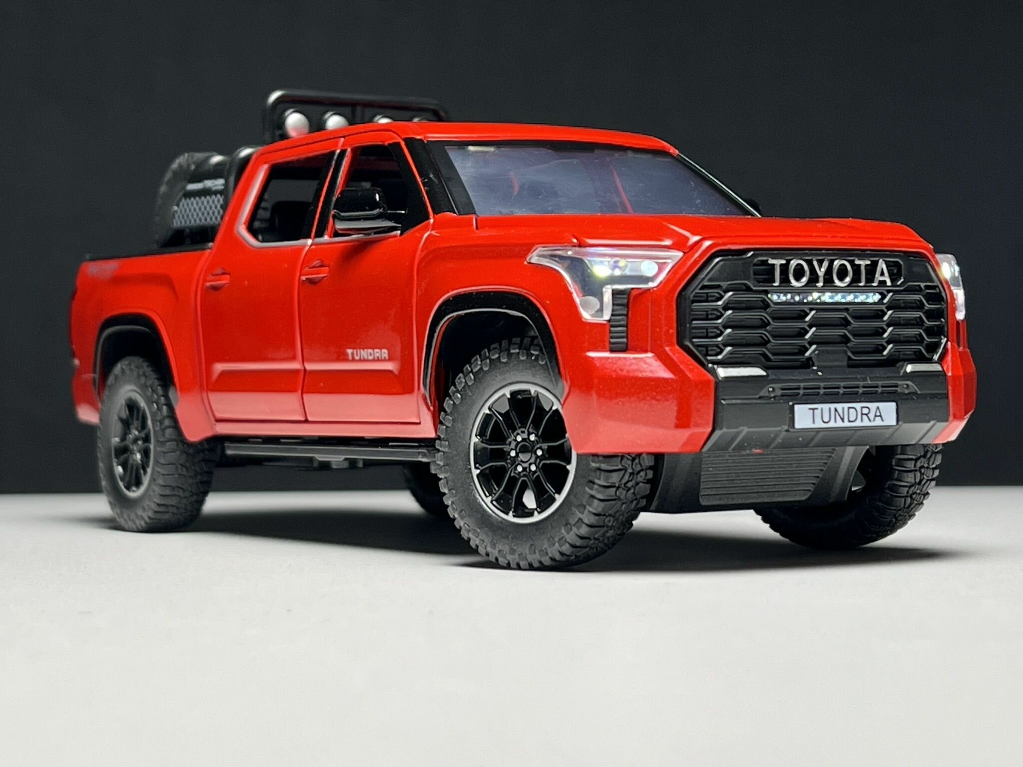 фото Машинка металлическая Toyota tundra 1:24, Коллекционная модель машины для взрослых, Игрушечный автомобиль с звуковыми и световыми эффектами для детей