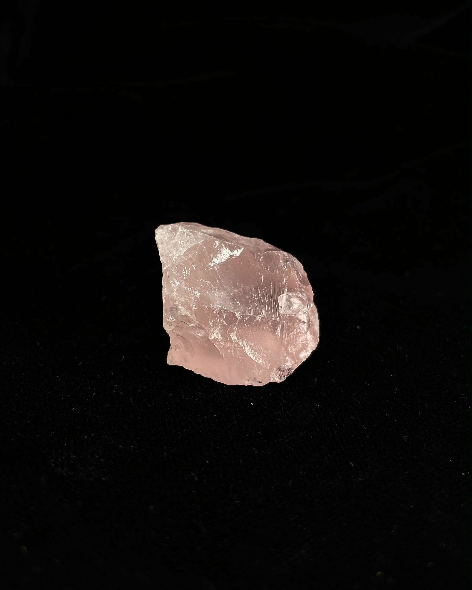 Розовый кварц - 4-5 см, натуральный камень, колотый, 1 шт - для декора, поделок, бижутерии