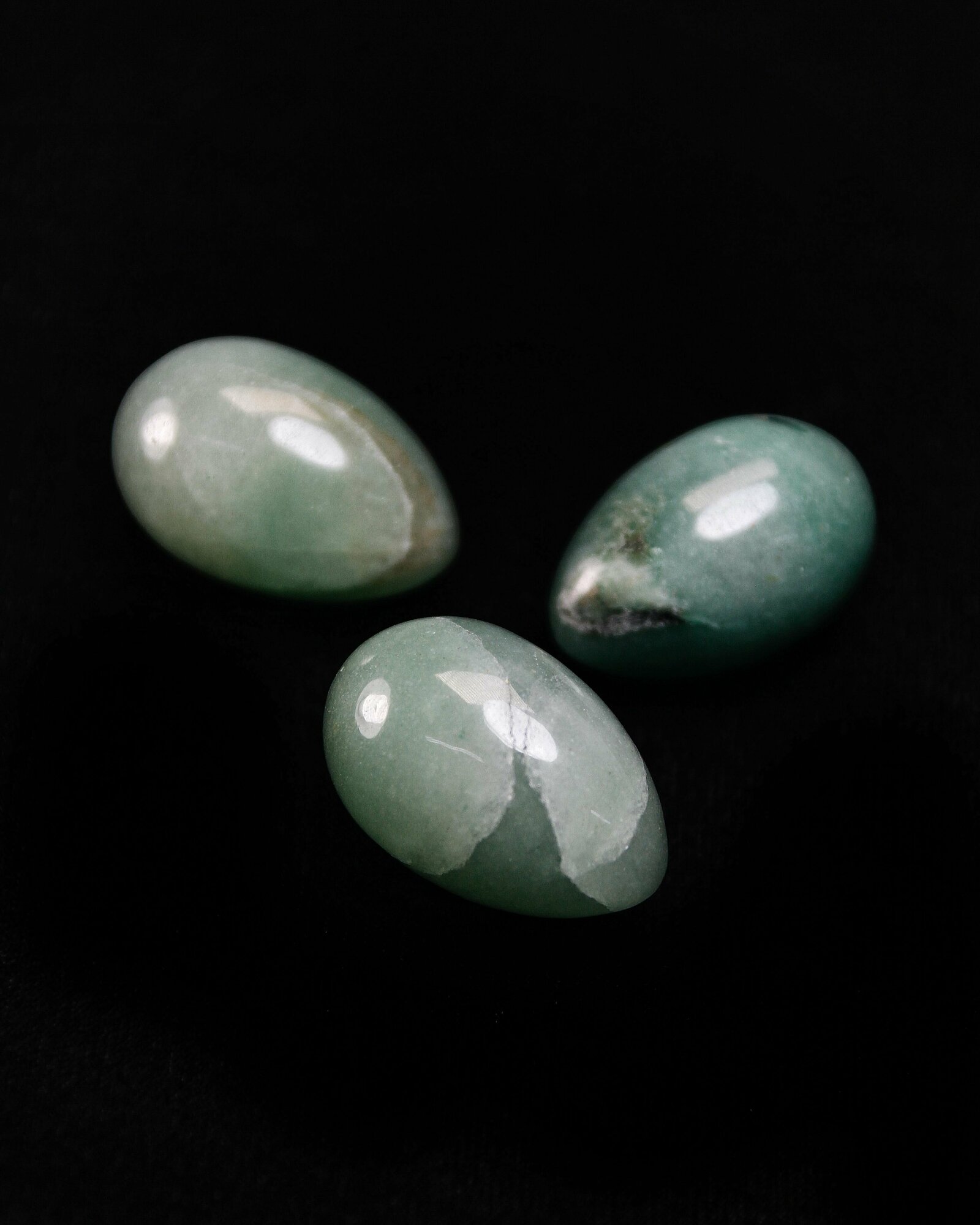 Оберег, амулет Нефрит - 3 см, натуральный камень, галтовка, яйцо, 3 шт - символ благополучия