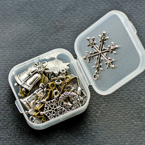 Набор Подвесок в органайзере Зимнее ассорти для создания бижутерии для детского творчества 587₽