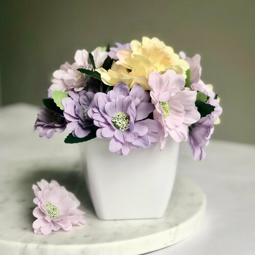 Искусственные цветы в горшке / Искусственные хризантемы в кашпо / Цветы для декора интерьера / Цветочная композиция, высота 17 см, фиолетовый