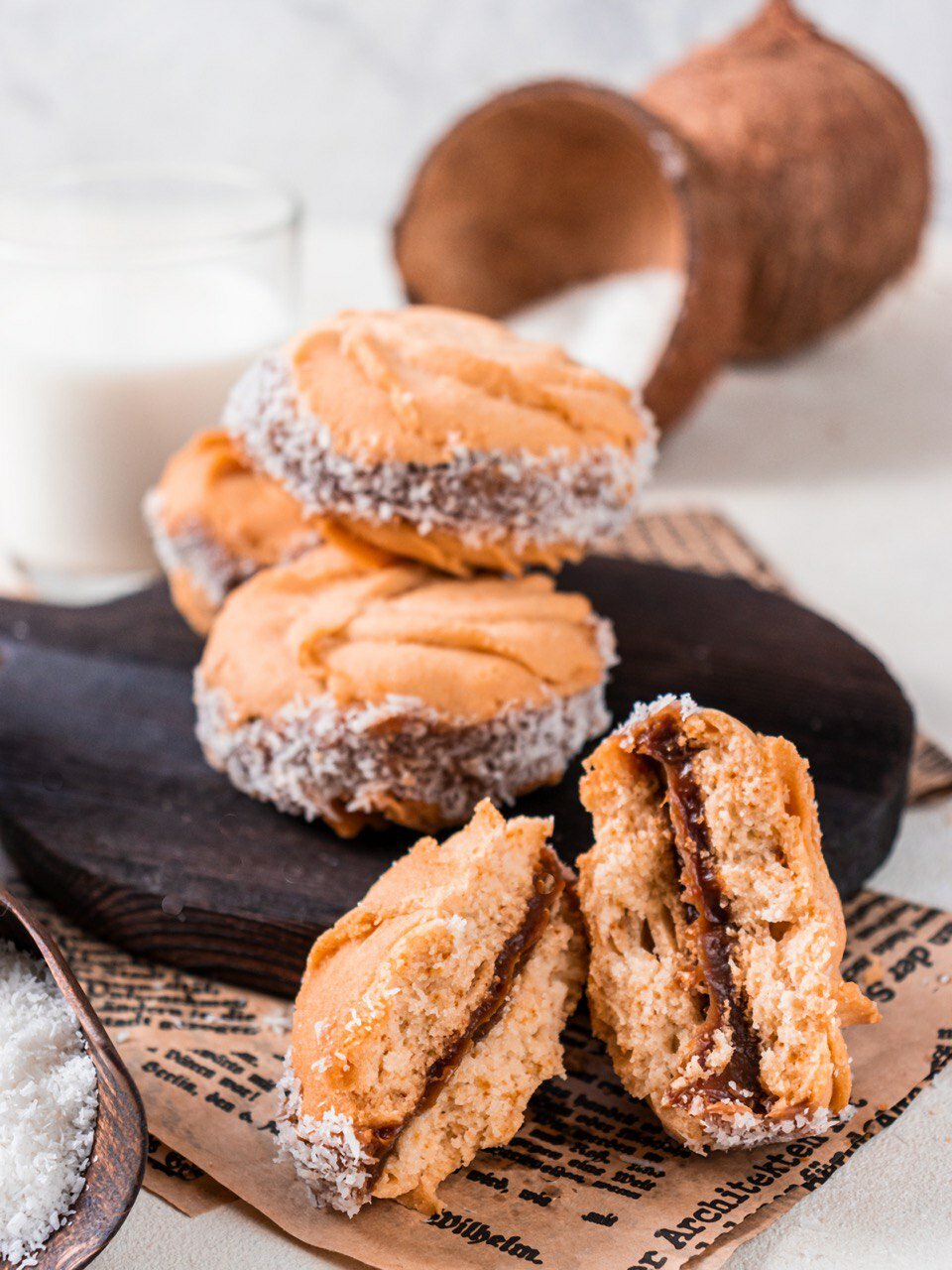 Домашнее печенье, песочное с варёной сгущёнкой, в кокосовой стружке, 800 гр