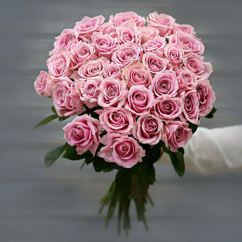 Букет из 35 нежно-розовых роз (Россия) с лентой 50 см Д