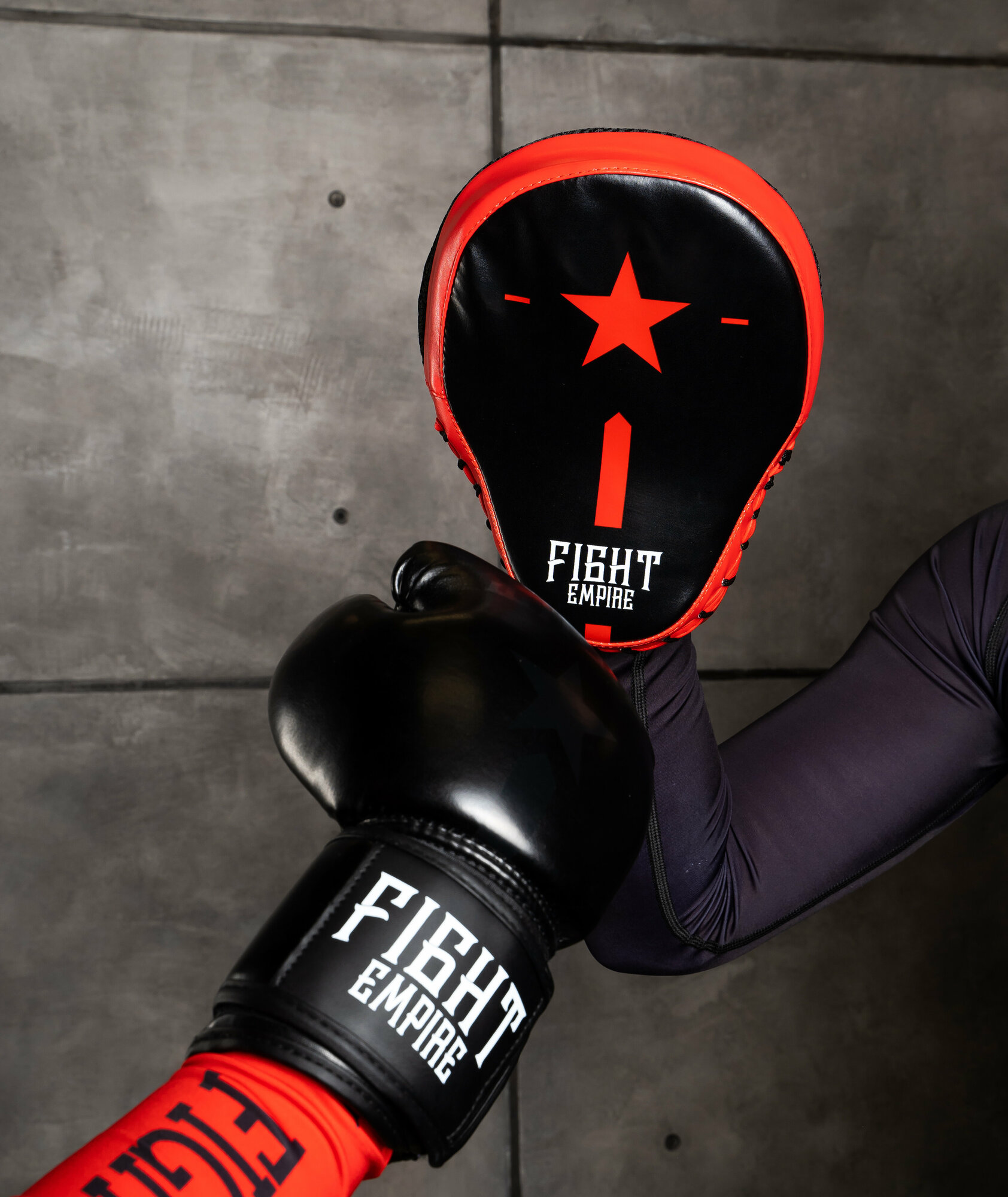 Лапа боксёрская FIGHT EMPIRE, 1 шт, цвет чёрный, красный
