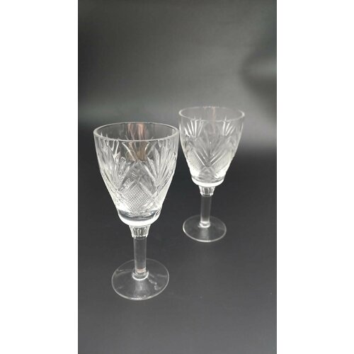 Винтажный советский набор рюмок с резным рисунком на ножке 2 шт СССР 1860₽