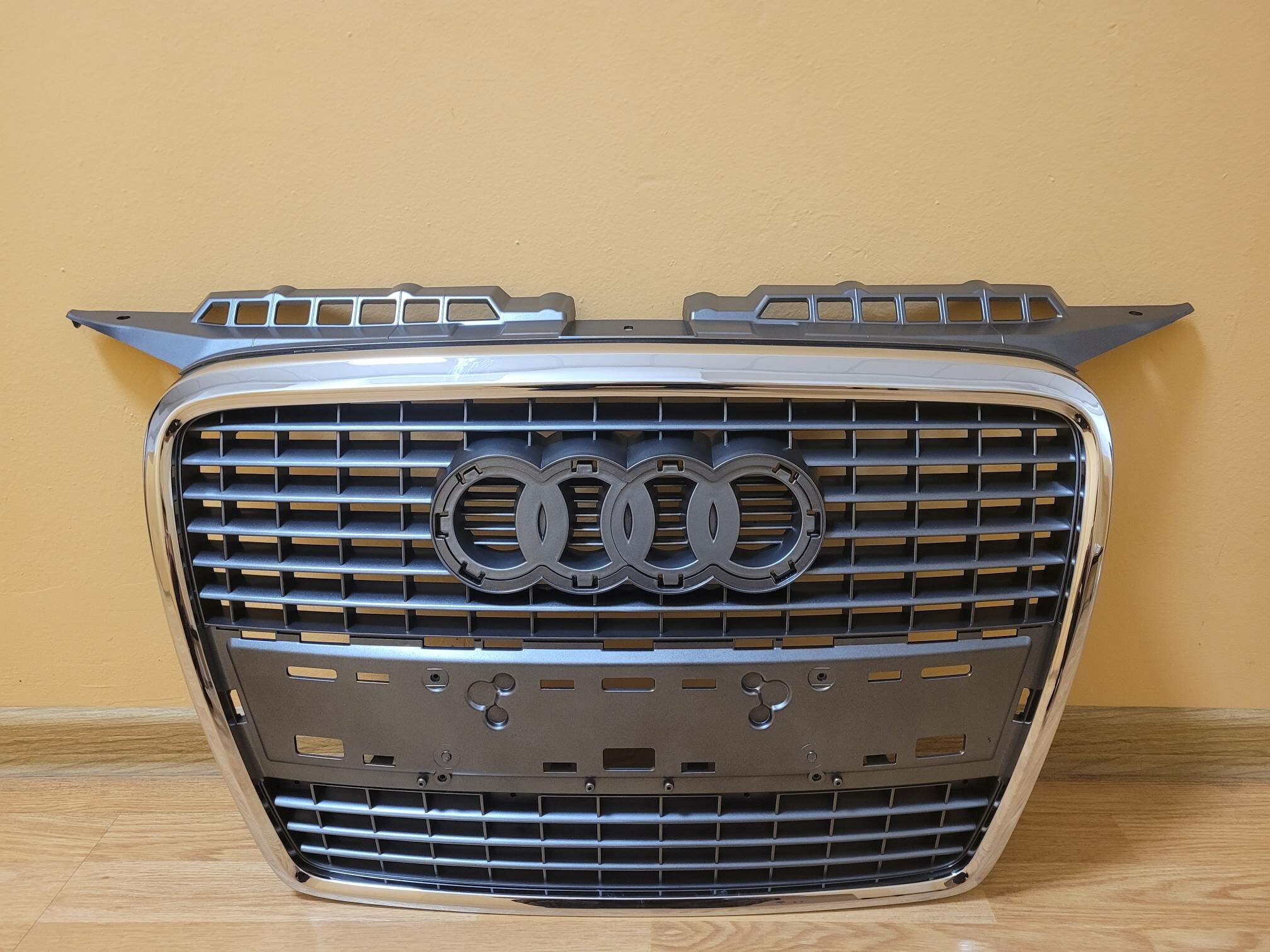 Решетка радиатора Audi A4 2005-2008 (ОЕ: 8E0853651J)