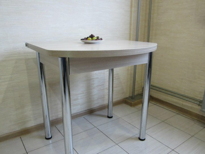 Пристенный раскладной кухонный стол