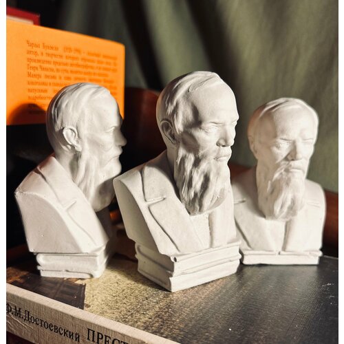 Бюст Ф. М Достоевский