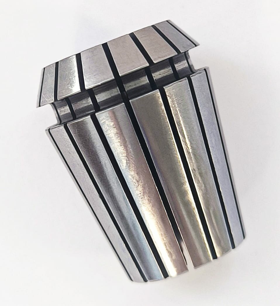 Зажимная цанга для цангового патрона ER25. Диаметр хвостовика рабочего инструмента 8-7мм.