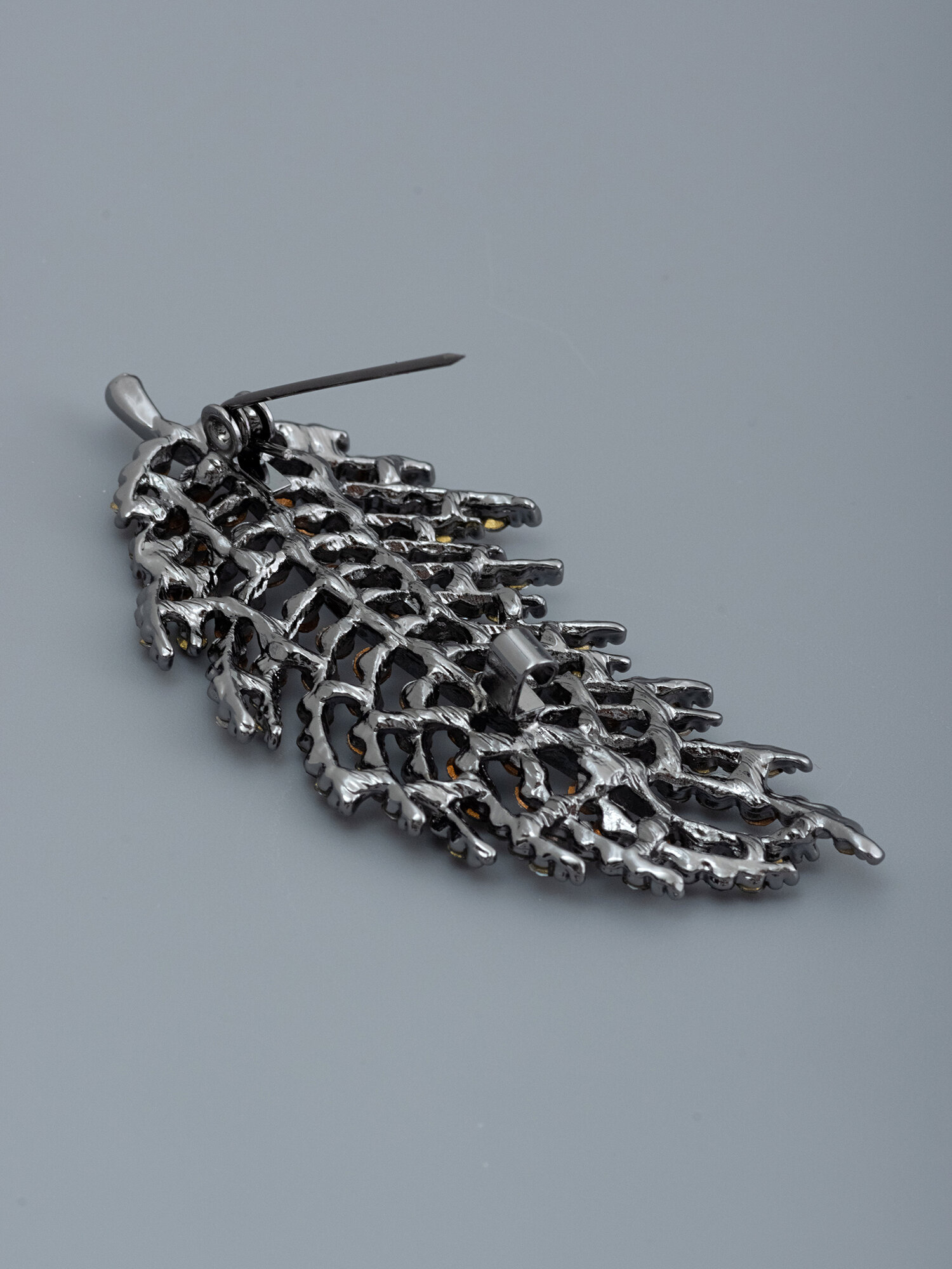 Брошь ЖемАрт, кристалл, 1 шт., темно-серый — фото 1