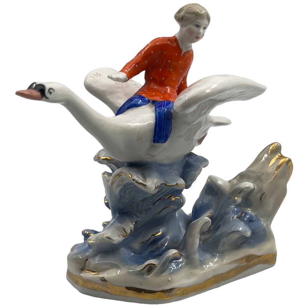Фарфоровая статуэтка "Гуси-лебеди, Иванушка" 1958 г. Автор Кожин П. И, Дулево, СССР