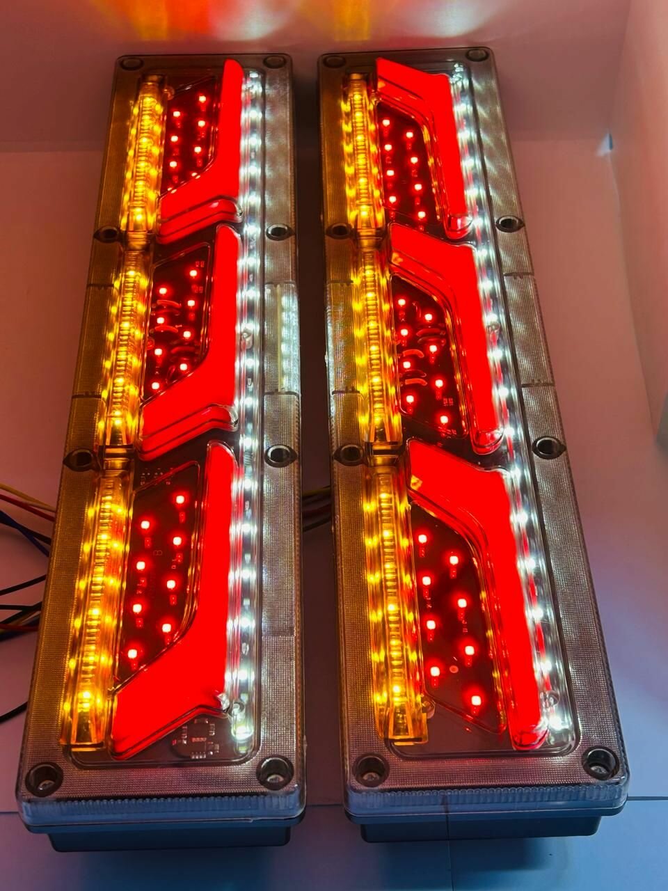 фото Задние фонари на ГАЗель, ГАЗ, МАЗ, автобус 2ШТ 12-24В / Стоп сигнал на авто / Светодиодные фары LED Габаритные
