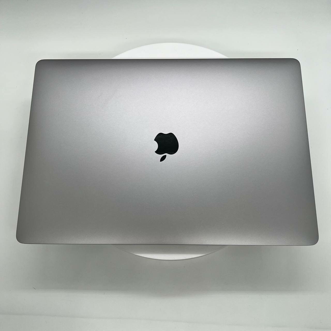 16" Ноутбук Apple MacBook Pro 16 2019 i9 2.3 ГГц, RAM 16 ГБ, SSD 1 ТБ, серый космос