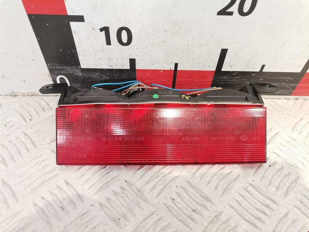Фонарь дополнительный тормозной (стоп-сигнал) Chrysler PT Cruiser 05288749AA арт. 1513022