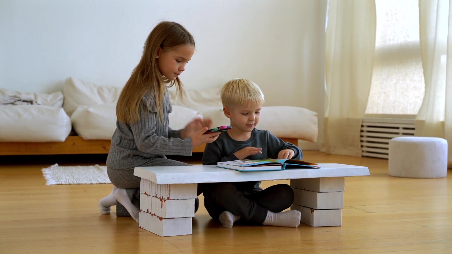 Интерактивная музыкальная игрушка-книжка Нажималка - Три Кота, BertToys. Для мальчиков, девочек — фото 1
