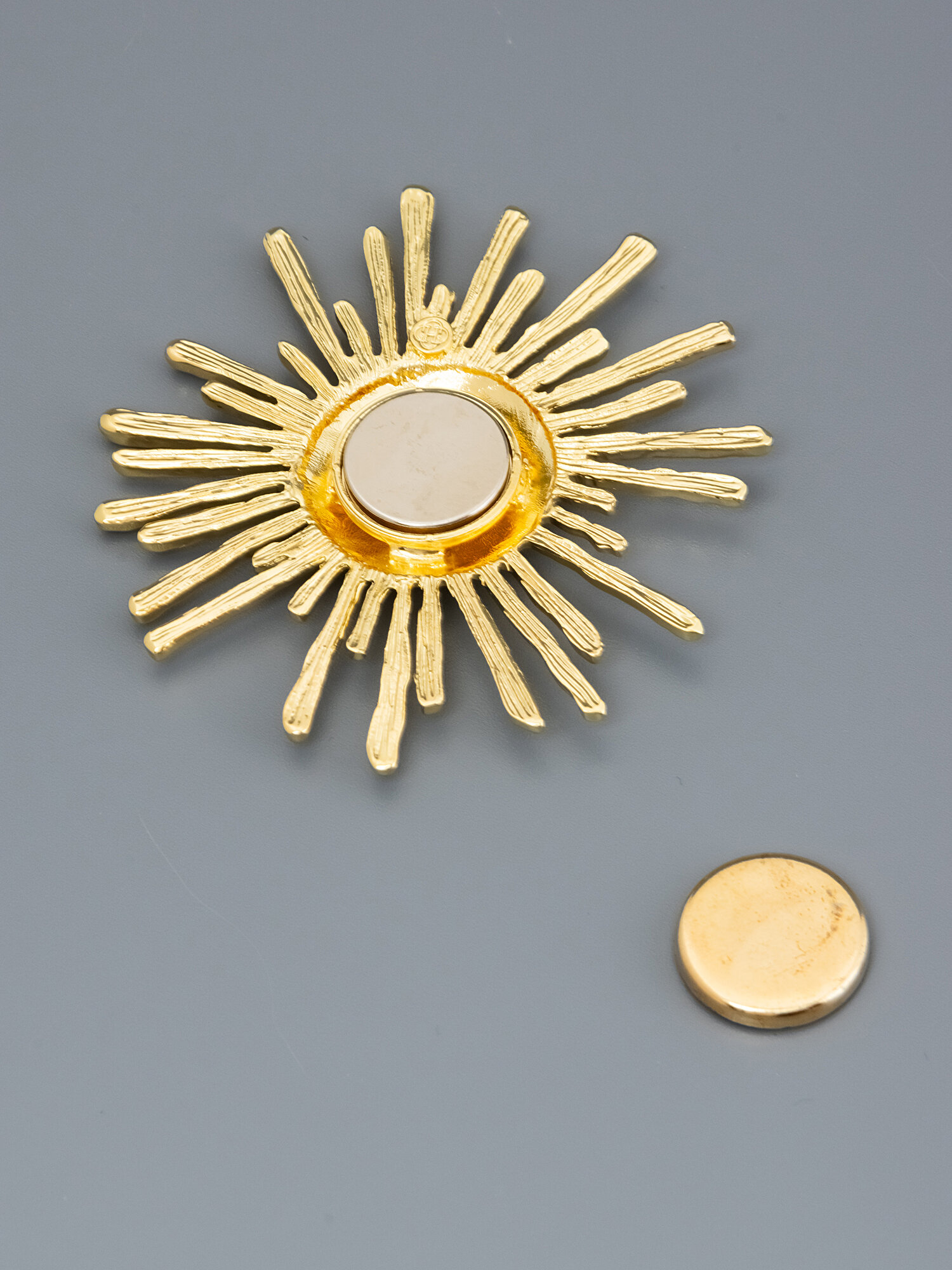 Брошь ЖемАрт, 1 шт., золотистый — фото 1