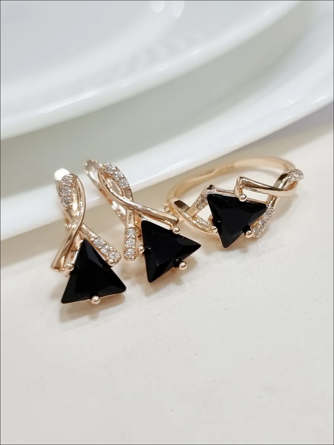 Комплект бижутерии: серьги, кольцо