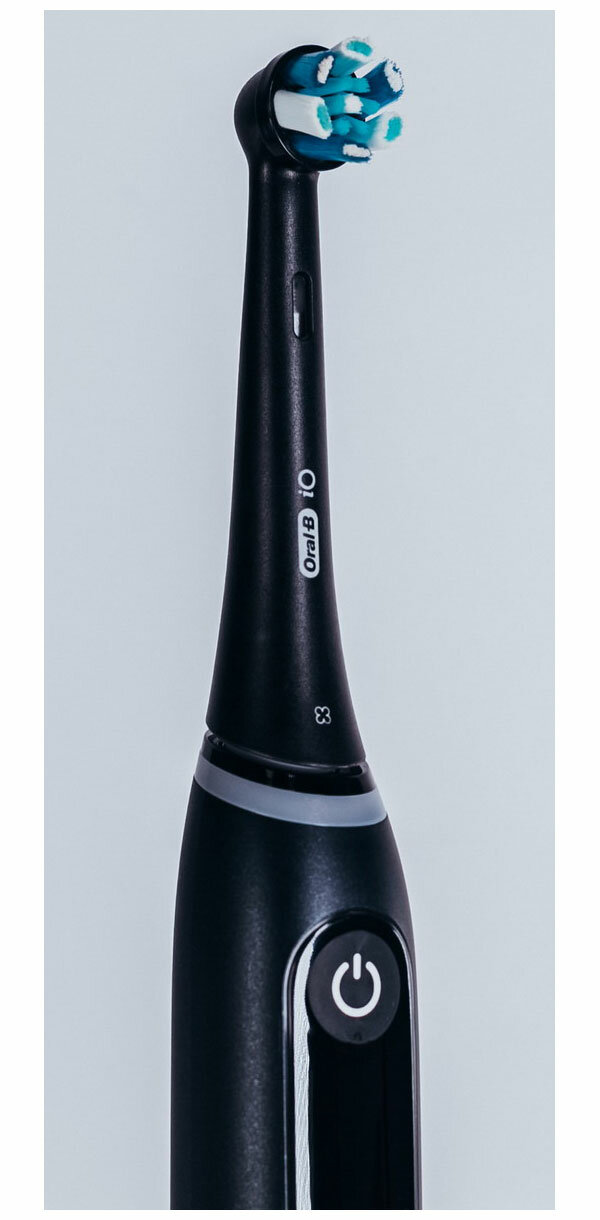 Электрическая зубная щетка Oral-B - фото №12