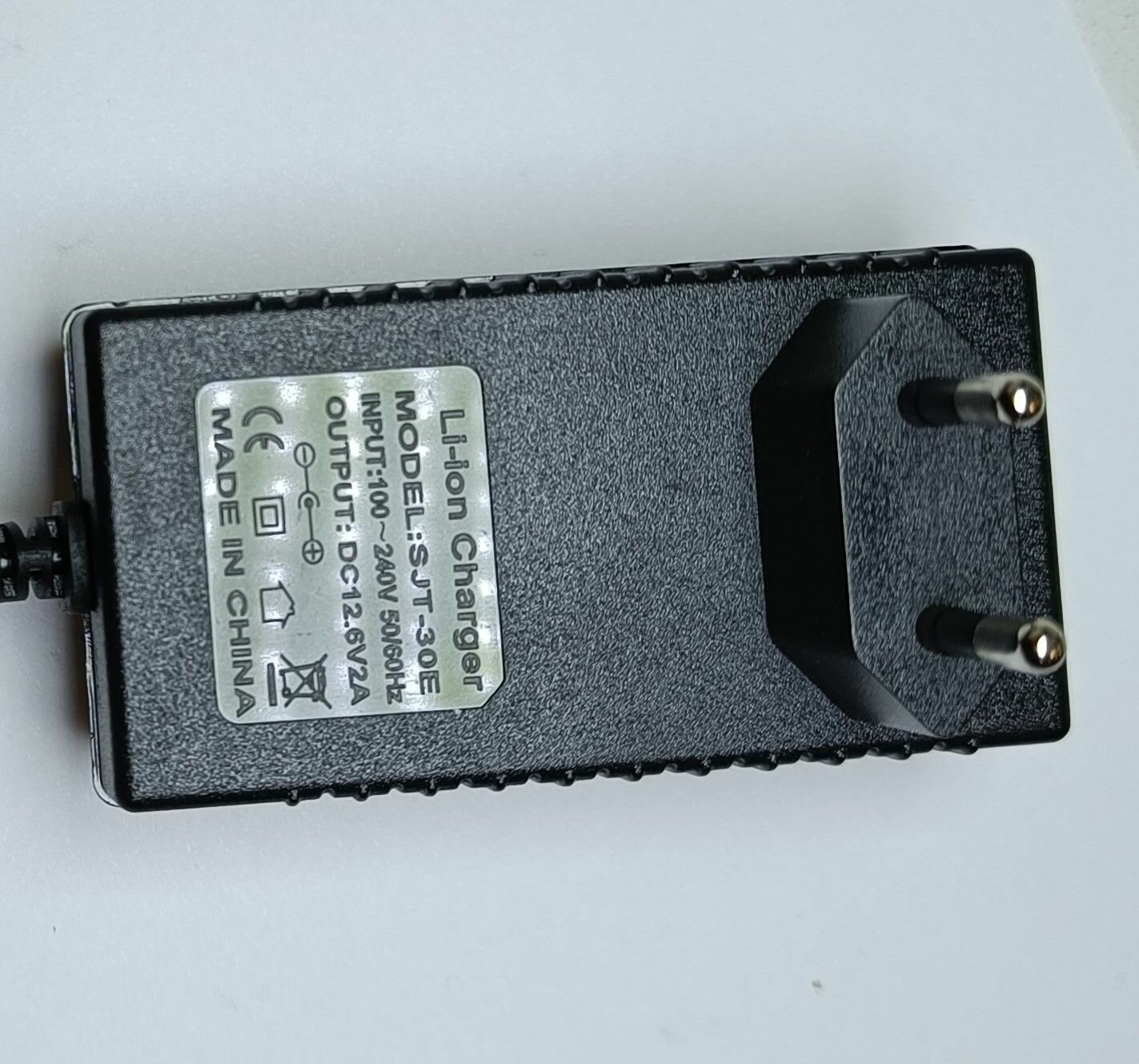 Зарядное устройство для Li-ion батарей разъем 5521 126v 2A