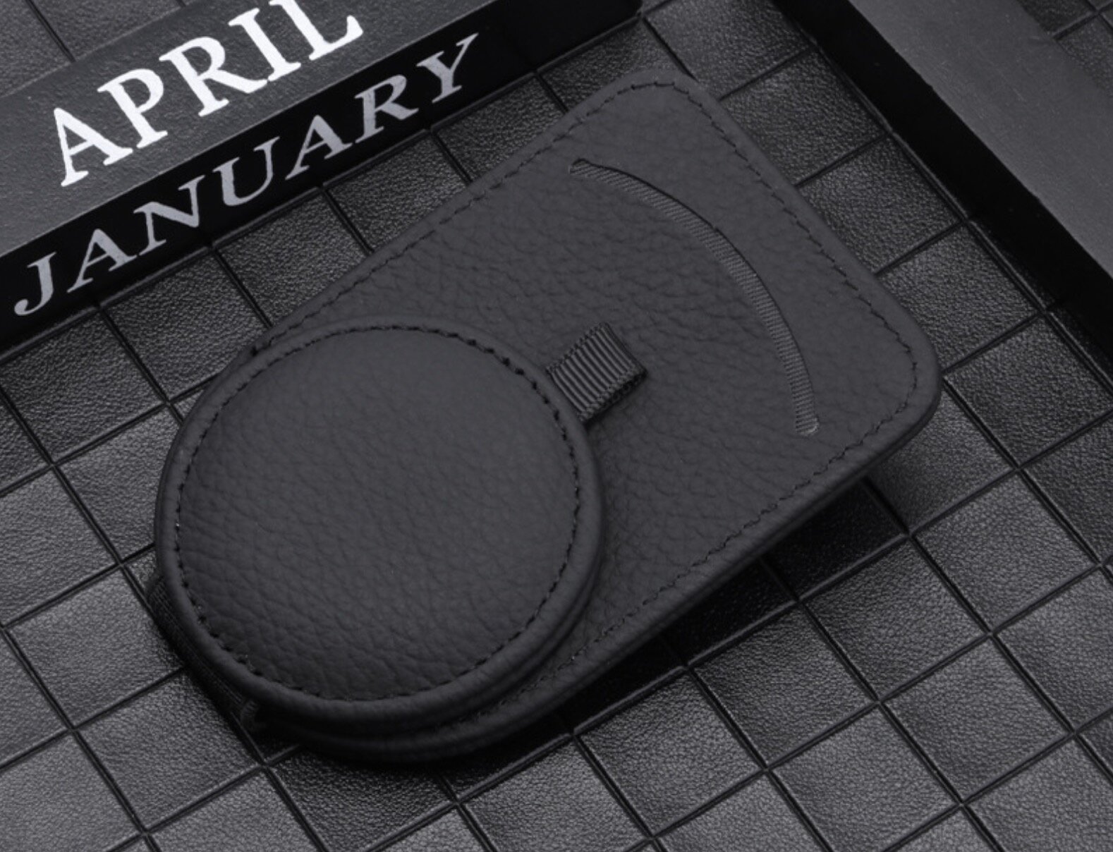 Эргономичный дизайн MyPads M-236885 в сочетании с кожаным салоном