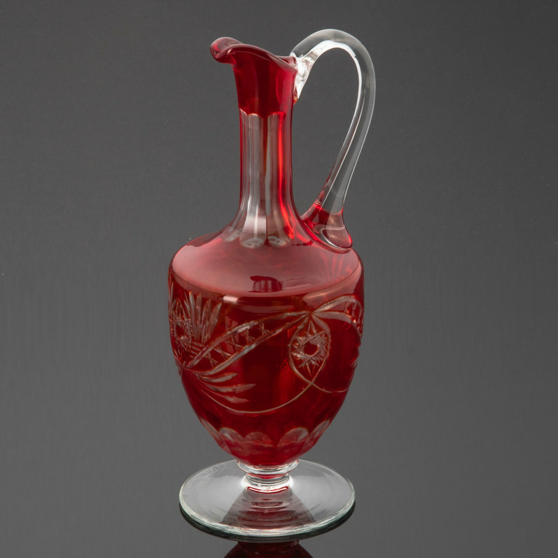 фото Графин (кувшин) для подачи напитков, красного цвета, стекло, алмазная грань