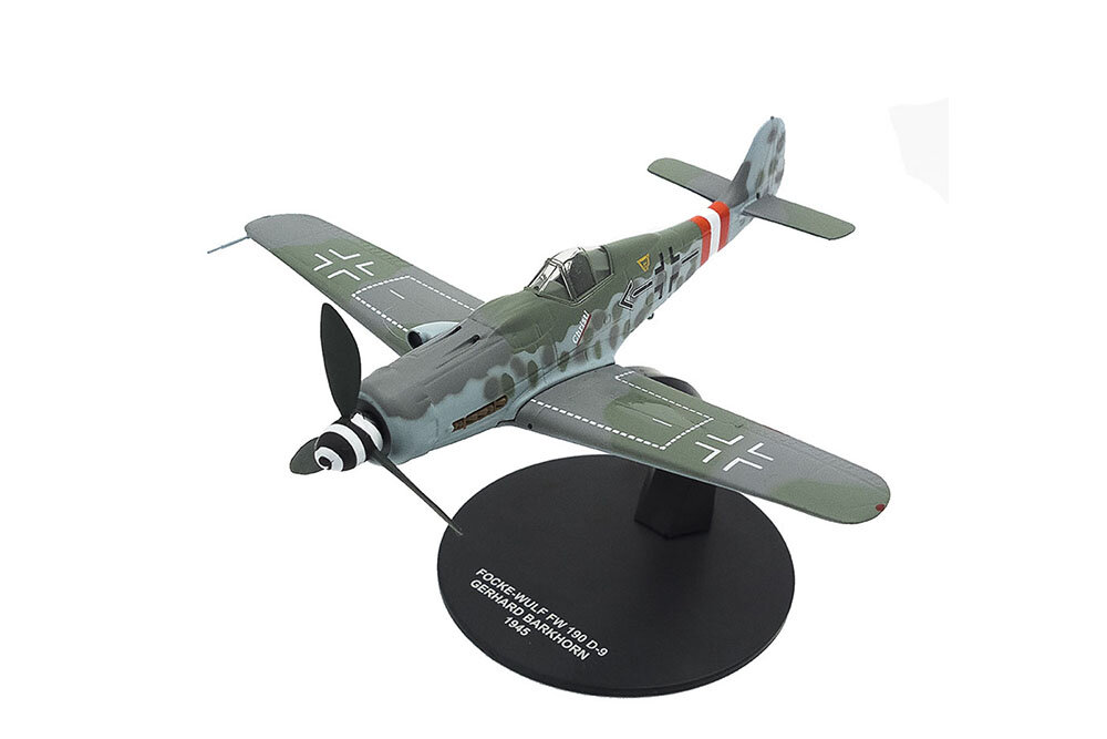 Focke-wulf FW-190D-9 gerhard barkhorn (301 победа) 1945