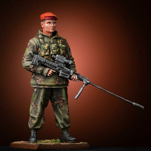 Оловянная миниатюра Снайпер отряда специального назначения ВВ МВД с изделием ОСВ-96 
