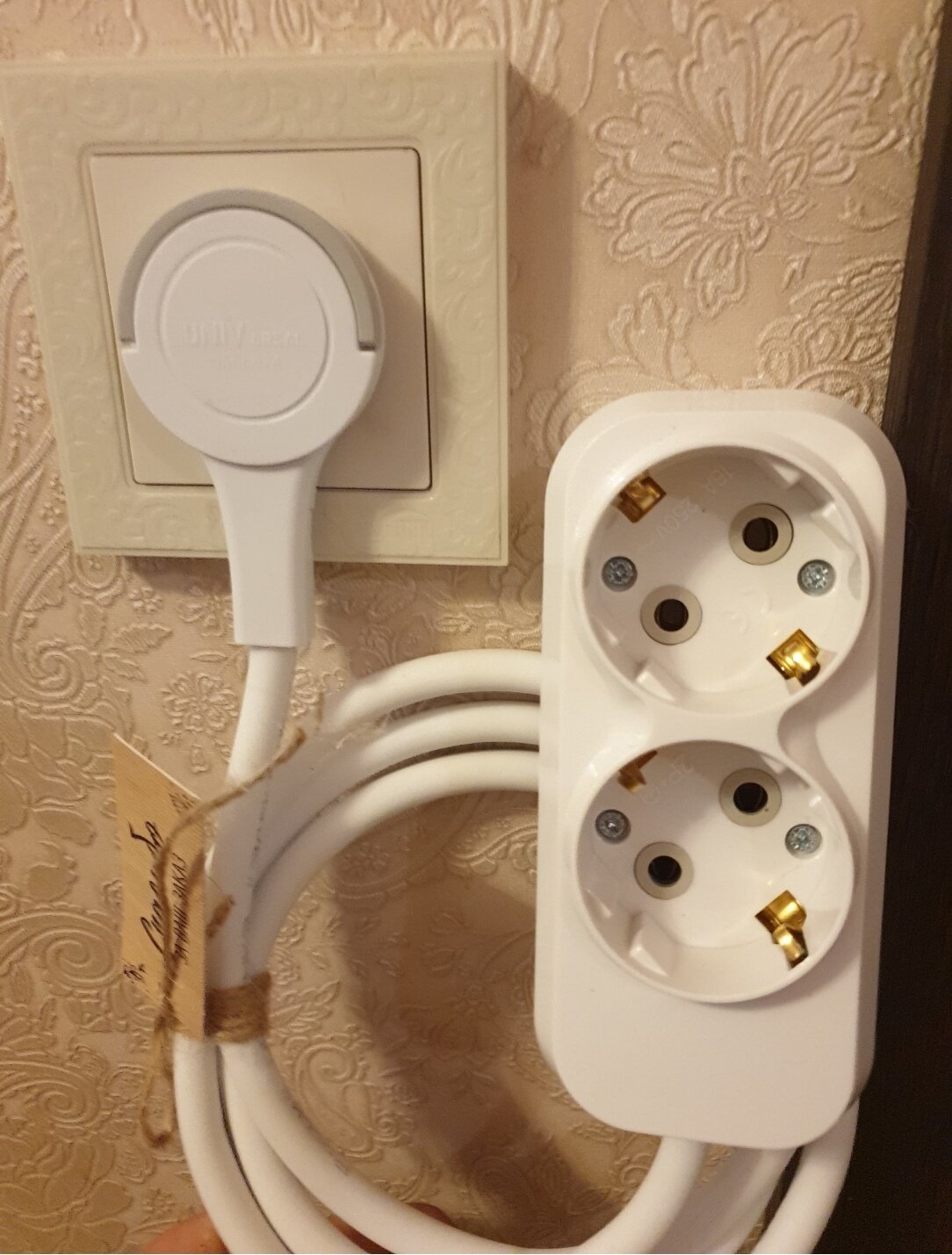 фото Удлинитель с плоской потайной вилкой (за шкаф) 2 розетки 3 метра ГОСТ 3на 1.5