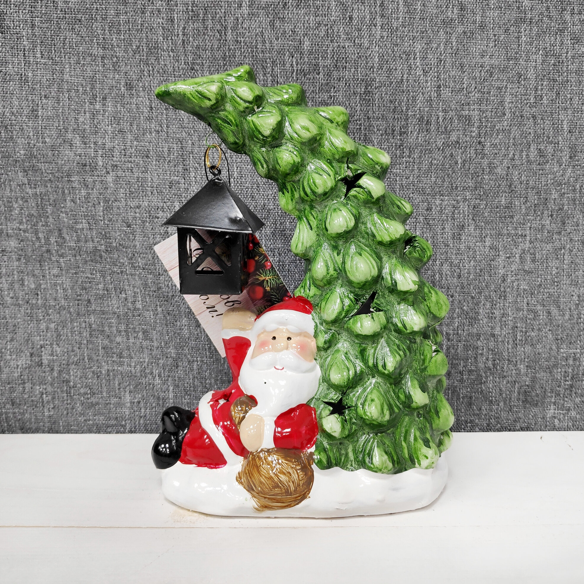 фото Фигурка новогодняя Под елкой с фонарем, LED-подсветка, 7.2х12.8х17.6см, в ассортименте: Дед Мороз, Снеговик