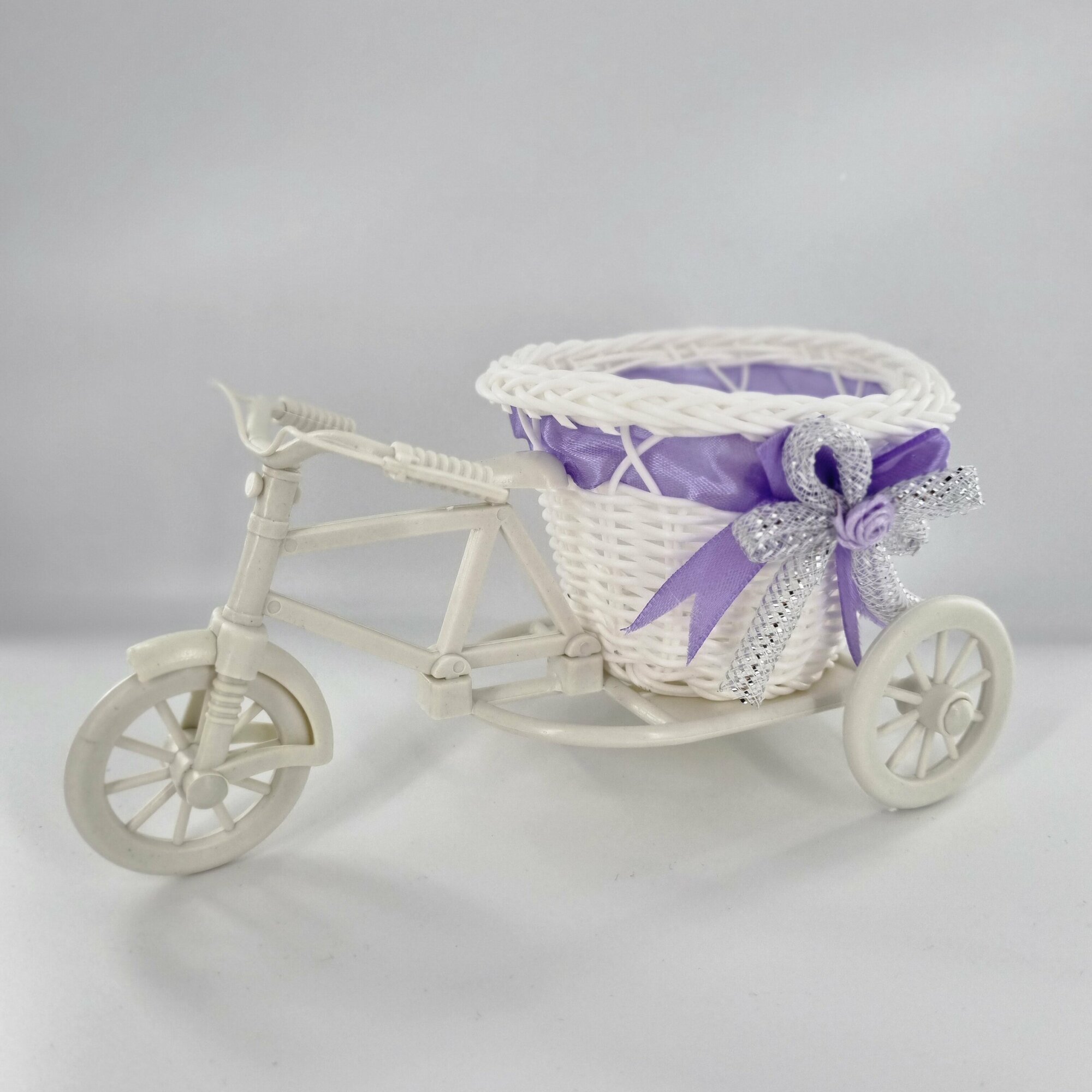 Кашпо "Велосипед" с плетеной корзиной, сиреневая лента