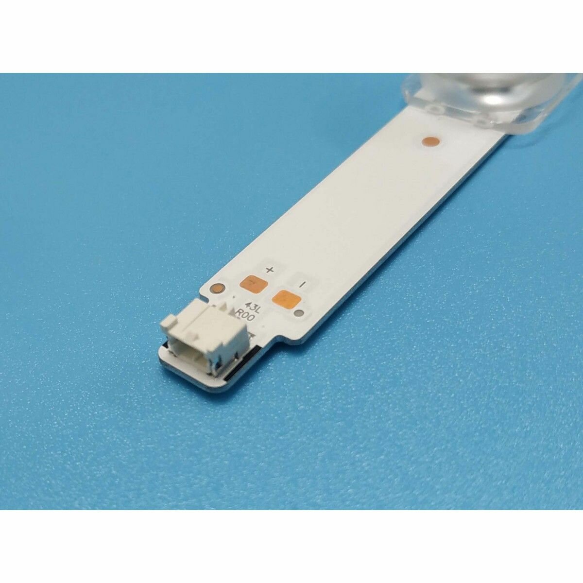 V07T-430SMA-R0 / V07T-430SMB-R0 новый комплект планок подсветки для телевизоров Samsung UE43TU — фото 2