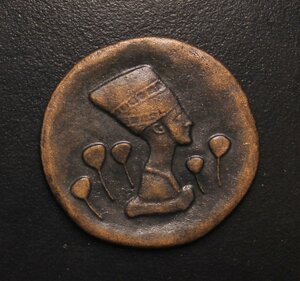 Сувенирная монета Золото магнитного моря "Нефертити"
