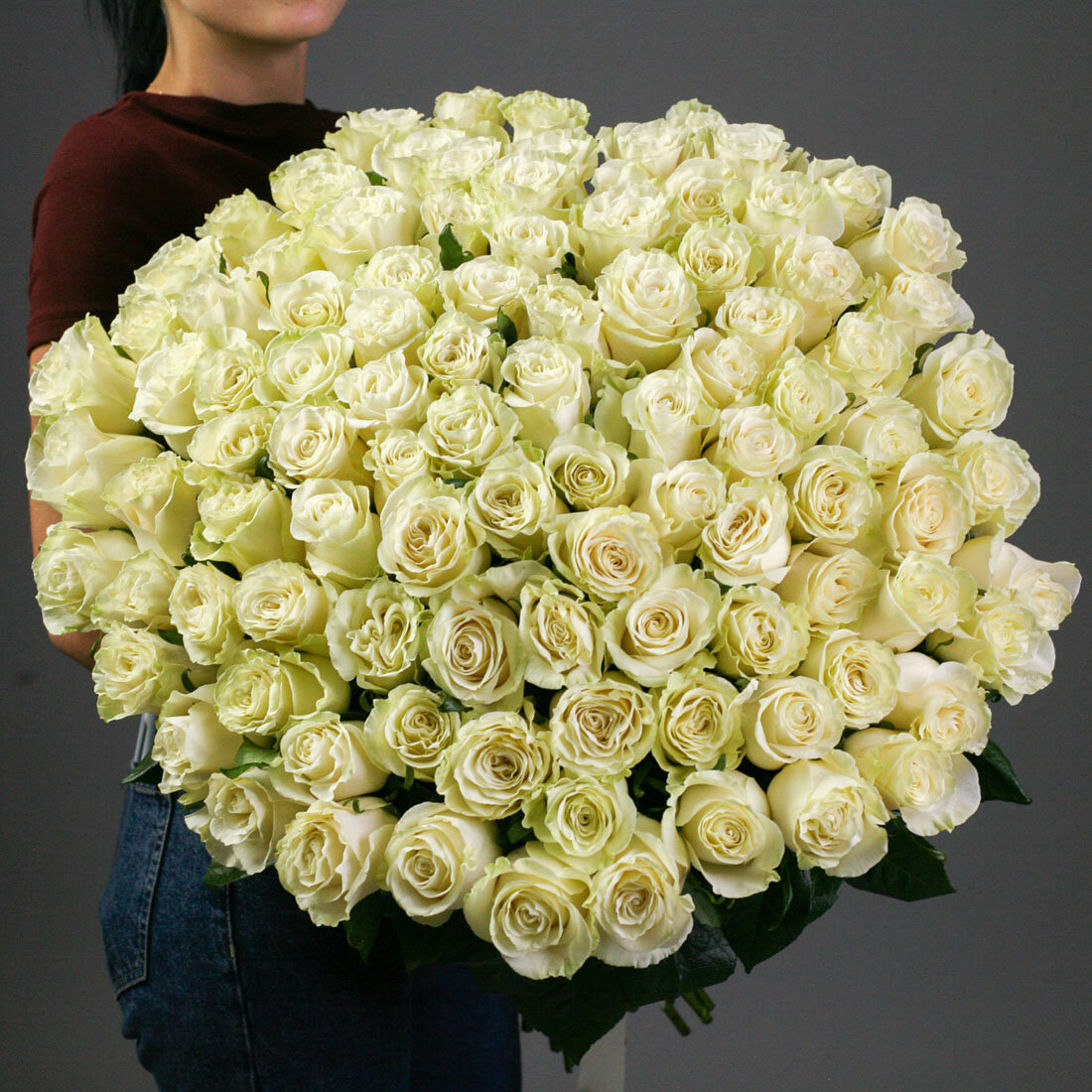 Розы белые Эквадор 101 штука, "Мондиаль" 70см
