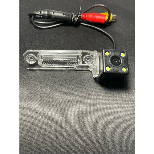 Камера заднего вида для Volkswagen Golf IV 97-04 Touran I 03-15 Passat B6 05-20 Superb B608-12 1150₽