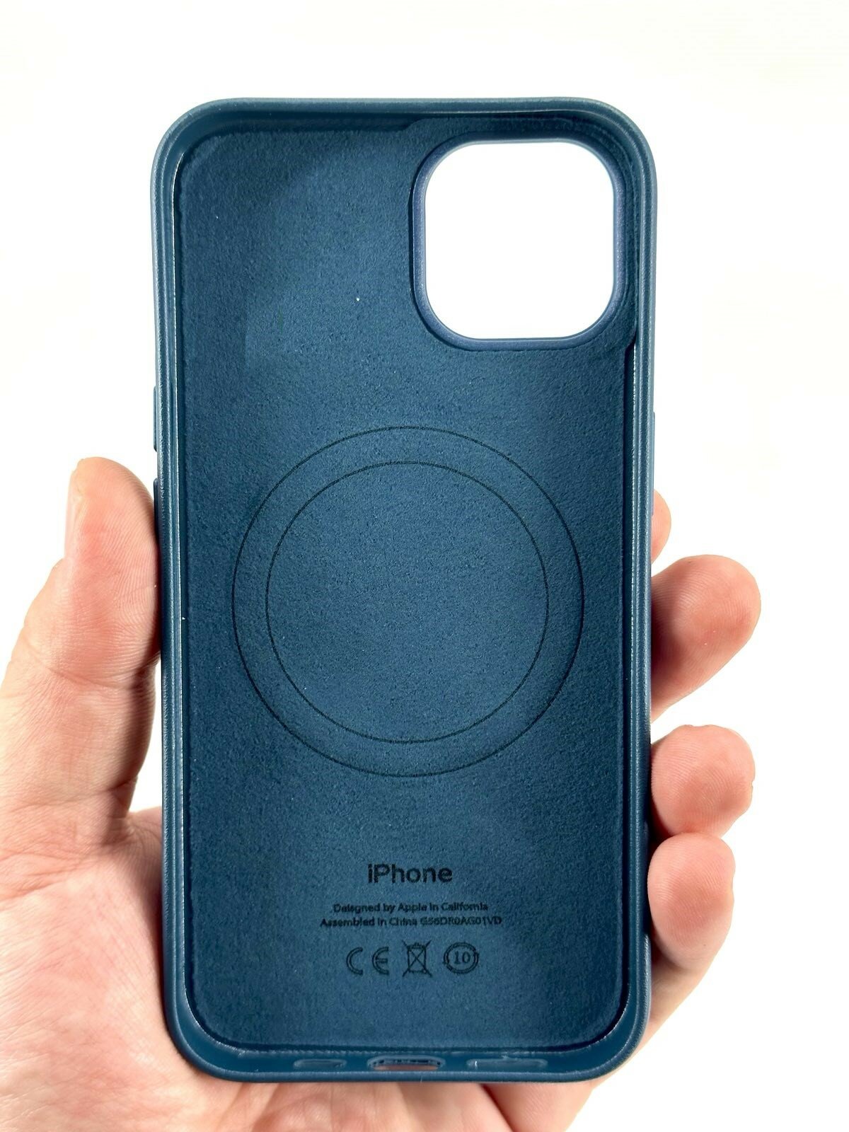 Кожаный чехол для iPhone 13 с Magsafe и анимацией синий (Baltic blue) — фото 1