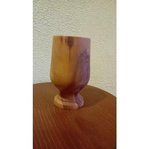 Бокал из древесины. Бокал из рябины. Деревянная посуда.