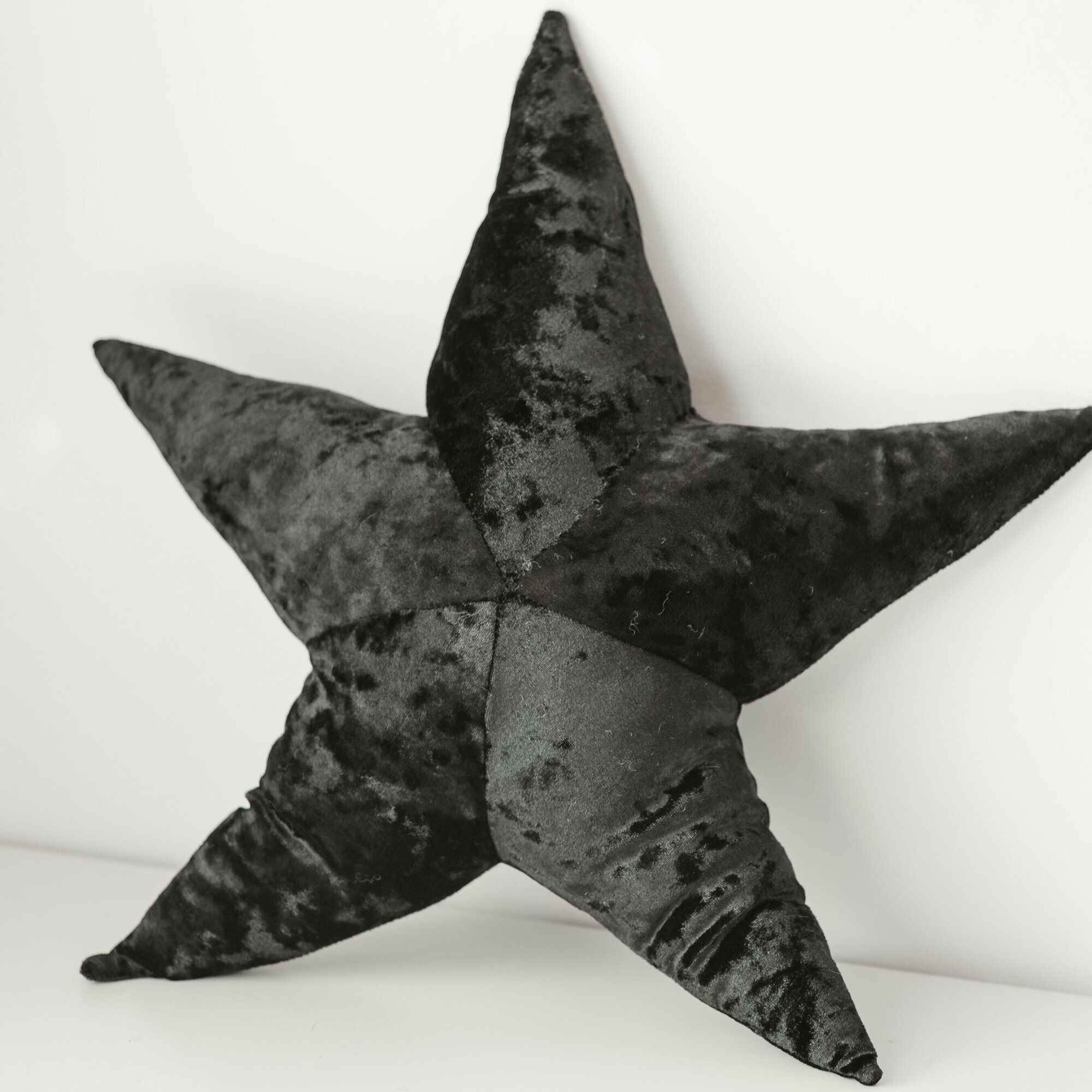 Подушка декоративная звезда из бархата, ручной работы, черный