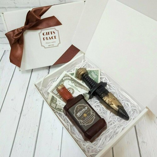 виски tenjaku в подарочной упаковке япония 0 7 л Подарочный набор Мужской Gifts Place: фигурное мыло ручной работы виски и кинжал. Подарок для мужчин