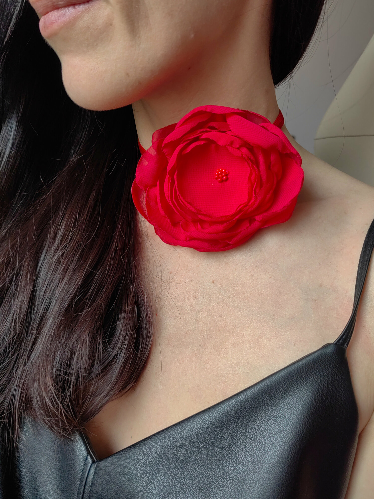 Чокер Julia Batirova чокер цветок роза пион из ткани, кристалл