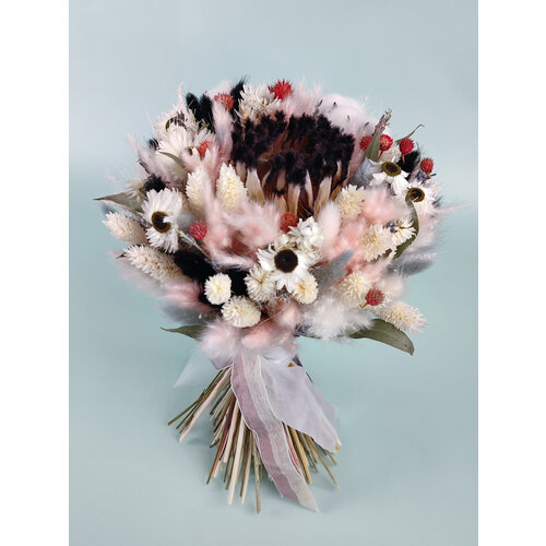 Букет из фаляриса, акроклинума и протеи Б86-B107