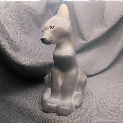 Статуэтка Волчонок (Волк сидящий), фарфор, роспись, Промыслы Вербилок, Россия, 2009-2012 гг.