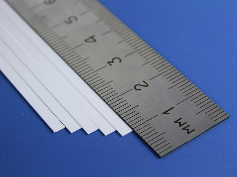 Полоска пластиковая для масштаба HO 0.3х2.8 мм 10 шт